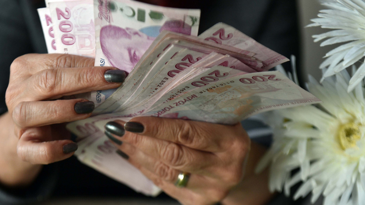 Sosyal yardım programlarının aylık ödemeleri artırıldı
