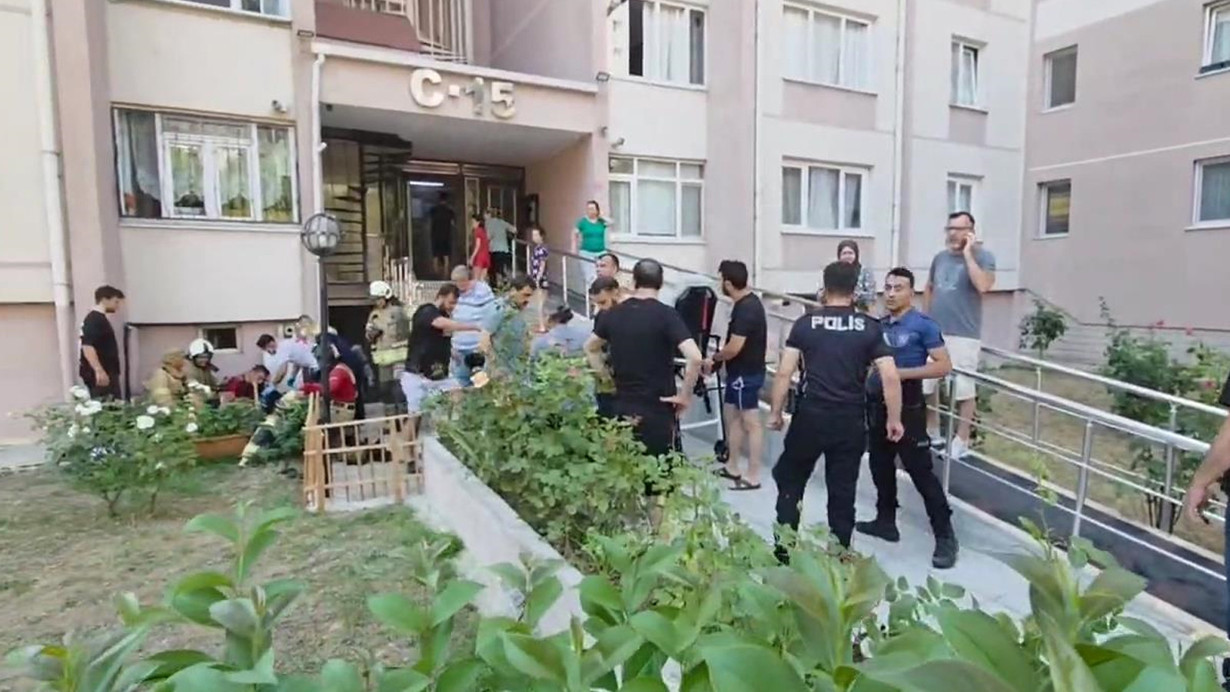 Beylikdüzü'nde 15 katlı bina tahliye edildi; bazıları zehirlenme şüphesiyle hastaneye götürüldü