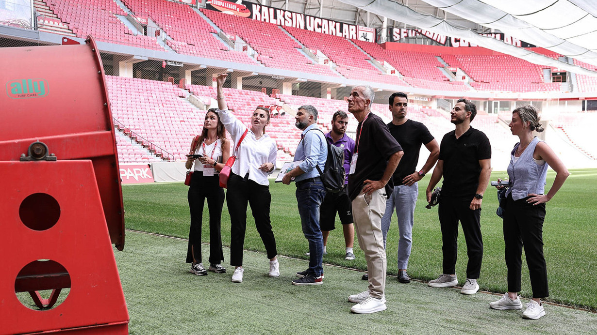 UEFA yetkilileri, Samsunspor'un stadında incelemelerde bulundu