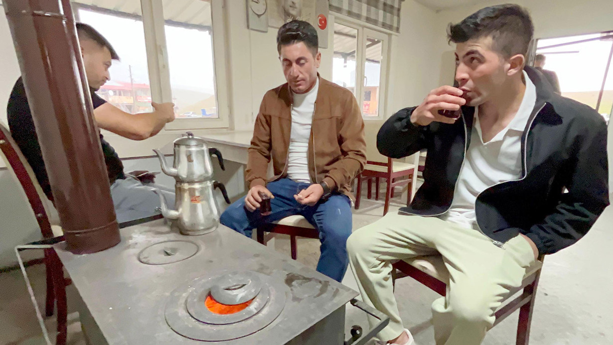 Bu yaylanın sakinleri, yazın ortasında kışı yaşıyor