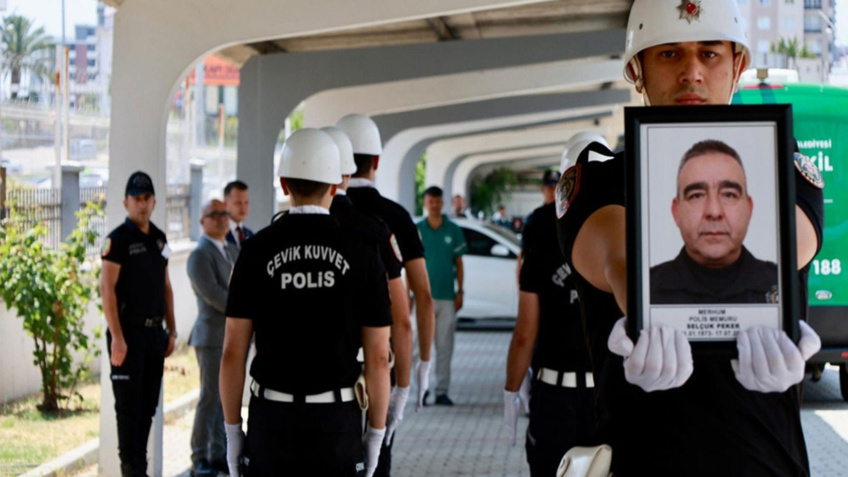 Görevi başında kalp krizi geçiren polis hayatını kaybetti