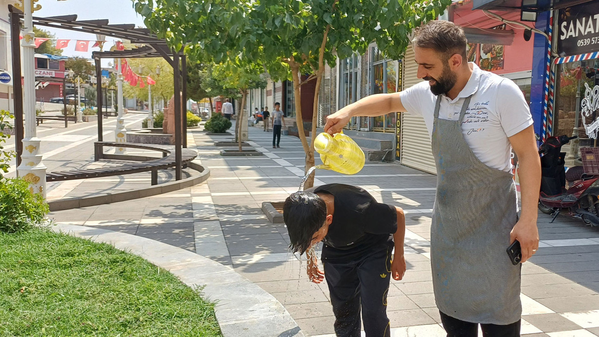 Meteoroloji açıkladı: Sıcaklıklar 19 kentte 40 derecenin üzerine çıktı