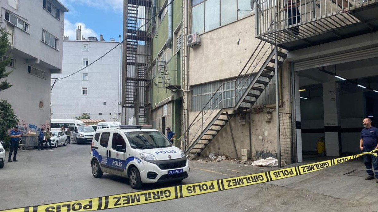 Ümraniye'de iş merkezinde korkunç kaza: 1 işçi hayatını kaybetti