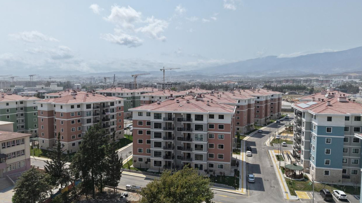 Hatay'da depremde yıkılan 600 Evler Sitesi'nde yaşam yeniden başladı