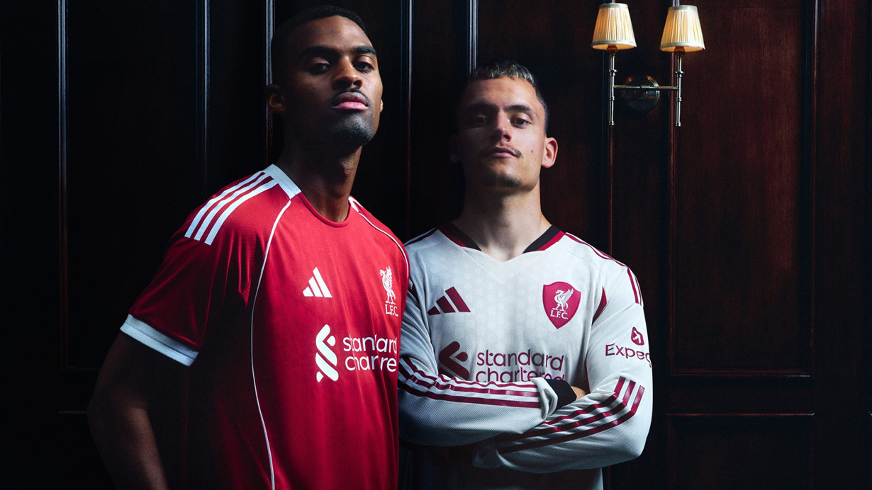 Liverpool yeni iç saha ve deplasman formalarını tanıttı