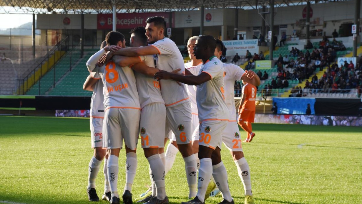 Aytemiz Alanyaspor, Adanaspor'u farklı geçti