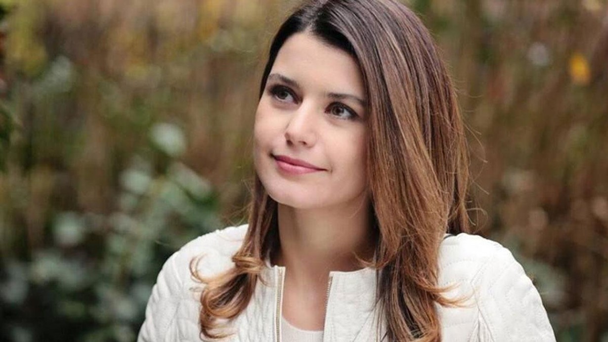 Beren Saat eski aşkını bu yıl da unutmadı! Yazdığı not dikkat çekti