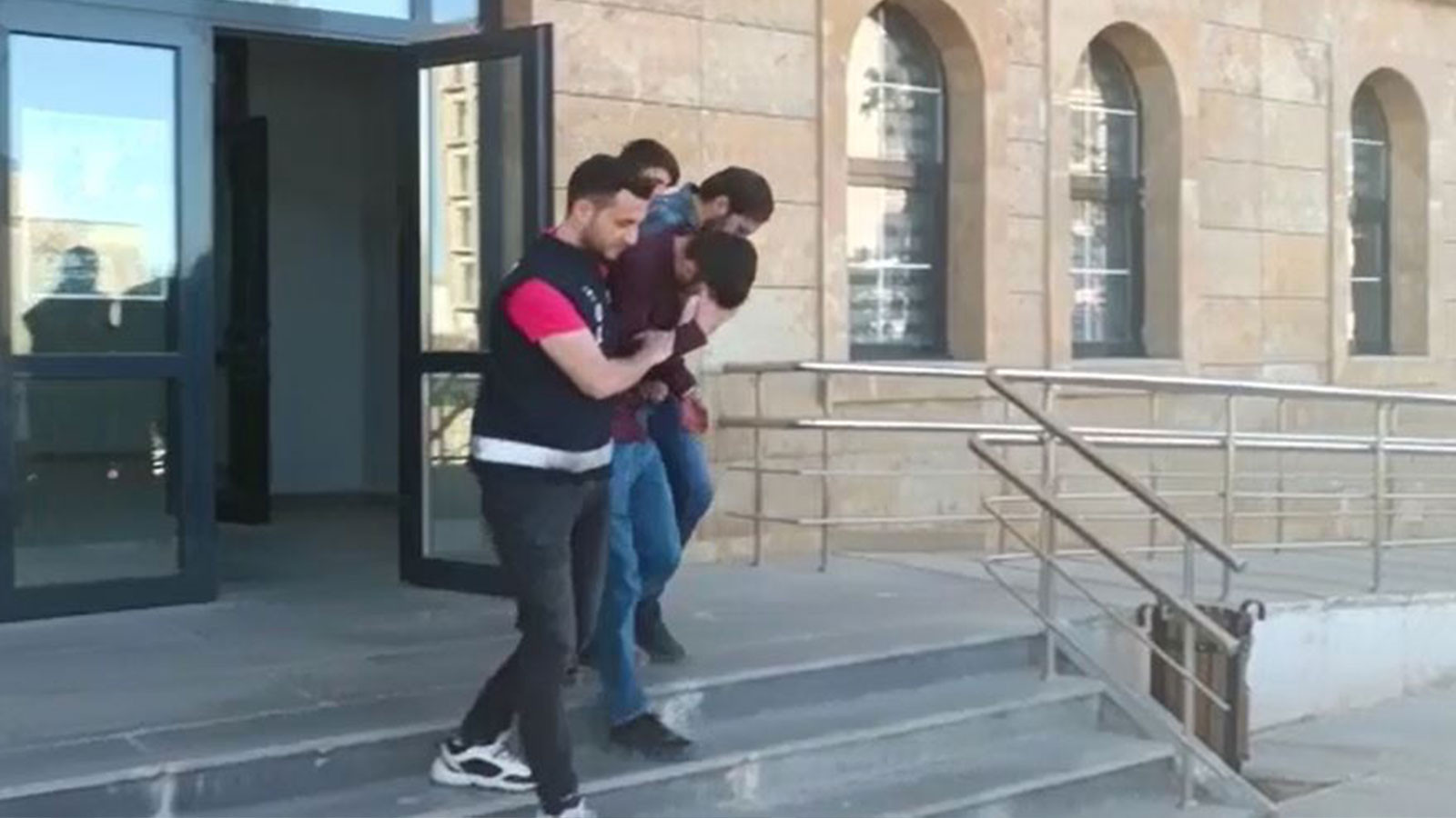 310 saatlik görüntü izlendi! Kıskıvrak yakalandılar