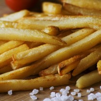 Cips gibi çıtırdayan patatesler pişirmek aslında bu kadar basit! Patates kızartmasını çıtırdatıyor
