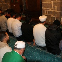 En uzun teravih namazı bu camide kılınıyor