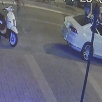 Sokak ortasında tartıştığı kişiyi bıçaklayıp kaçtı