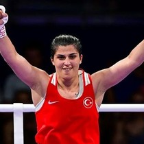 Busenaz Sürmeneli Kadınlar Dünya Boks Şampiyonası'nda altın madalya kazandı