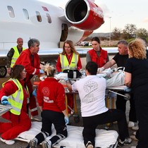 Türkiye'nin, Kuzey Makedonya'daki yangında yaralananları nakledeceği ambulans uçak Üsküp'e ulaştı