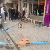 Hasmını gördüğünü sanarak belindeki silaha sarıldı, kazara kendini vurdu