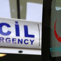 Lisede ders esnasında tavan sıvası çöktü: Yaralılar var...