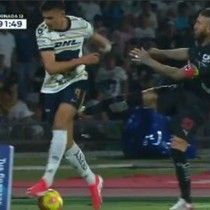 Sergio Ramos rakibine tekme attı