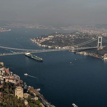 İstanbul Boğazı'nda gemi trafiği askıya alındı