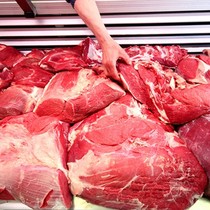 Kasaptan 85 kilogram et alıp kaçtı!