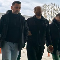 Firari hükümlüler, sokakta yürürken yakalandı