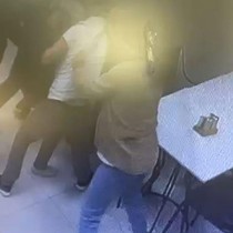 Saldırıya uğrayan genç sığındığı işletmede kalbinden bıçaklanarak öldürüldü