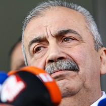 Sırrı Süreyya Önder'in sağlık durumu ciddiyetini koruyor