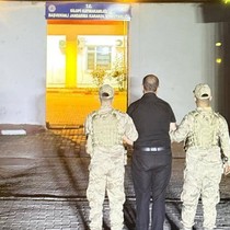 Pazarcıyı boğazını keserek öldüren şüpheli, sınır kapısında yakalandı