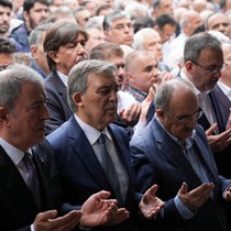 11. Cumhurbaşkanı Abdullah Gül dayısının cenaze törenine katıldı