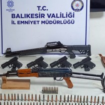 Balıkesir'de operasyon: Kalaşnikof ele geçirildi
