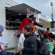 Kızılay'dan toplanma alanlarındaki İstanbullulara beslenme desteği