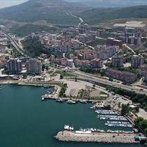 Son dönemde herkesin akın ettiği ilçe! Denizi herkesi büyülüyor