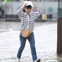Yaz yüzünü bir türlü göstermiyor! Meteoroloji'den sarı kodlu sağanak uyarısı!