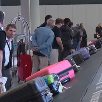 Türk vatandaşlarını taşıyan ilk uçak İstanbul'a geldi