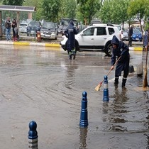 Bandırma’da sağanak; metrekareye 70 kilogram yağış düştü