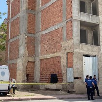 Kötü koku gelen inşaatta erkek cesedi bulundu