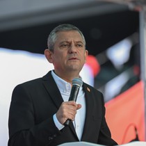 CHP lideri Özgür Özel'den şampiyon G.Saray'a kutlama mesajı