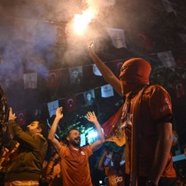 Galatasaraylılar sokaklara akın etti! Yurdun dört bir yanında şampiyonluk coşkusu