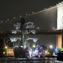 Meksika donanmasına ait gemi, Brooklyn Köprüsü'ne çarptı: Çok sayıda yaralı var
