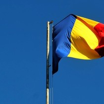 Romanya'da halk, cumhurbaşkanı seçiminin ikinci turunda oy kullanıyor