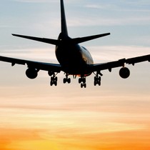 Lufthansa'nın Madrid uçağı az kalsın yere çakılacaktı! Pilot tuvalette yardımcı baygın...