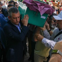 CHP lideri Özgür Özel, Manisa'da cenaze törenine katıldı
