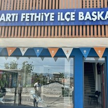 Muğla'da AK Parti ilçe binasına taşlı saldırı!