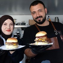 Gündüz doktor, akşam burgerci: "Mangal organizasyonlarıyla elimde liste oluşmuştu"