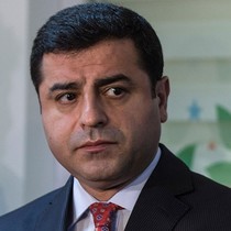 Selahattin Demirtaş’ın ‘Cumhurbaşkanına hakaret’ duruşması ertelendi