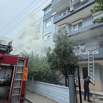 Tartıştığı arkadaşı ile ağabeyinin dairelerini ateşe verdi