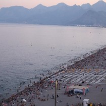 Antalya'da deniz suyu sıcaklıkları 27 dereceleri görecek