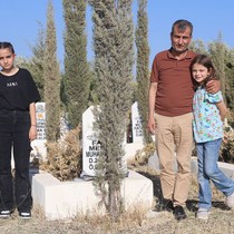 Depremde eşi ve 3 evladını yitiren baba, enkazdan kurtardığı 4 yavrusuyla hayata tutunmaya çalışıyor