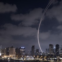 İran ile İsrail arasında şiddetin dozu artıyor! İran, Tel Aviv'e füze yağdırdı 