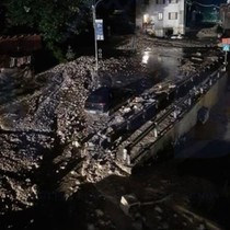 Felaketin eşiğinden dönüldü, tonlarcası gece saatlerinde dağdan kopup geldi