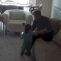 1,5 yaşındaki bebeğe şiddet uygulayan bakıcı, tahliye edildi