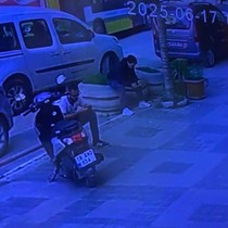 Otobüs ile motosikletin kazası kamerada